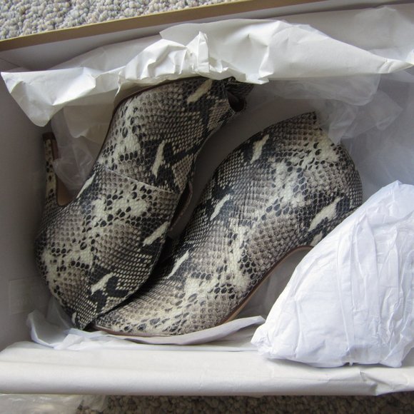 Halogen Rowen Snake Print Peep Toe Bootie - Picture 13 of 14